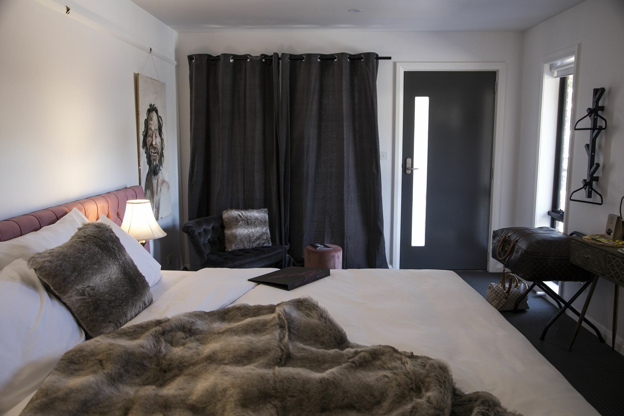 Daylesford Art Motel Exterior foto A bedroom at the hotel
