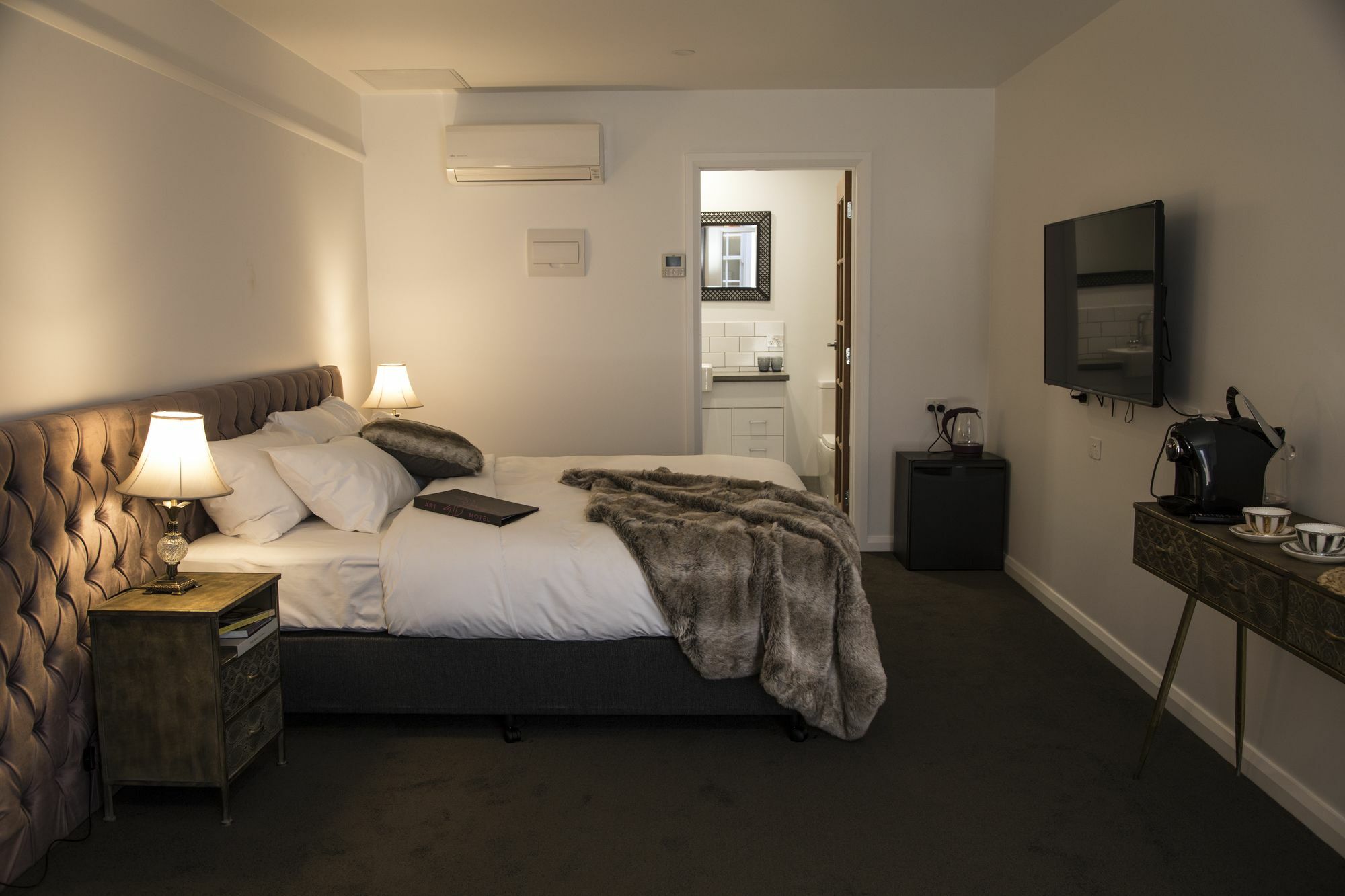 Daylesford Art Motel Exterior foto A room at the hotel